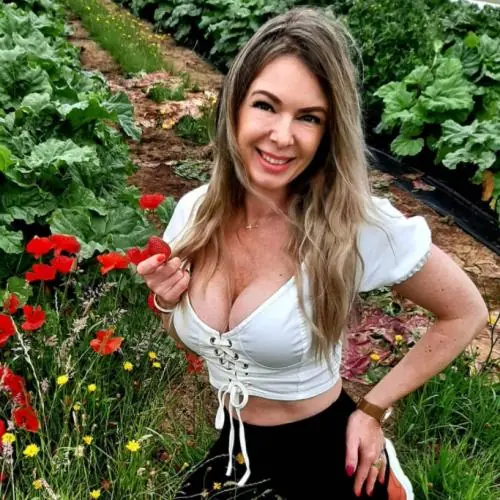 emiliaemilia69 image 2